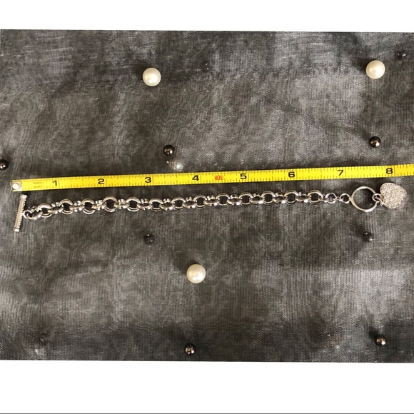 New STERLING SILVER ROLO LINK TOGGLE BRACELET with a CUBIC ZIRCONIA HEART CHARM - Picture 7 of 8